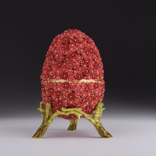 Cutie decorativă tip ou Fabergé cu flori roșii
