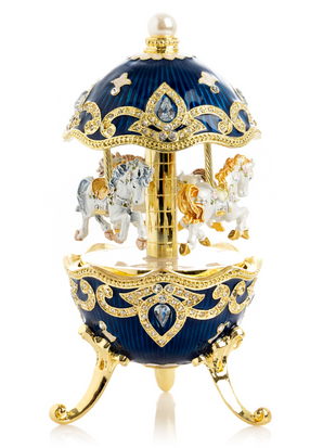 Ou Keren Kopal stil Fabergé albastru cu carusel și cal care se învârte