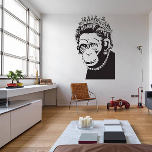 Sticker decorativ perete „Queen Monkey” – decal vinil artistic, stil urban, umor creativ