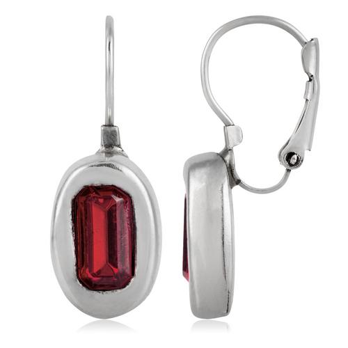 Cercei tip baghetă din zamak placați cu argint, cu cristal Swarovski roșu Siam